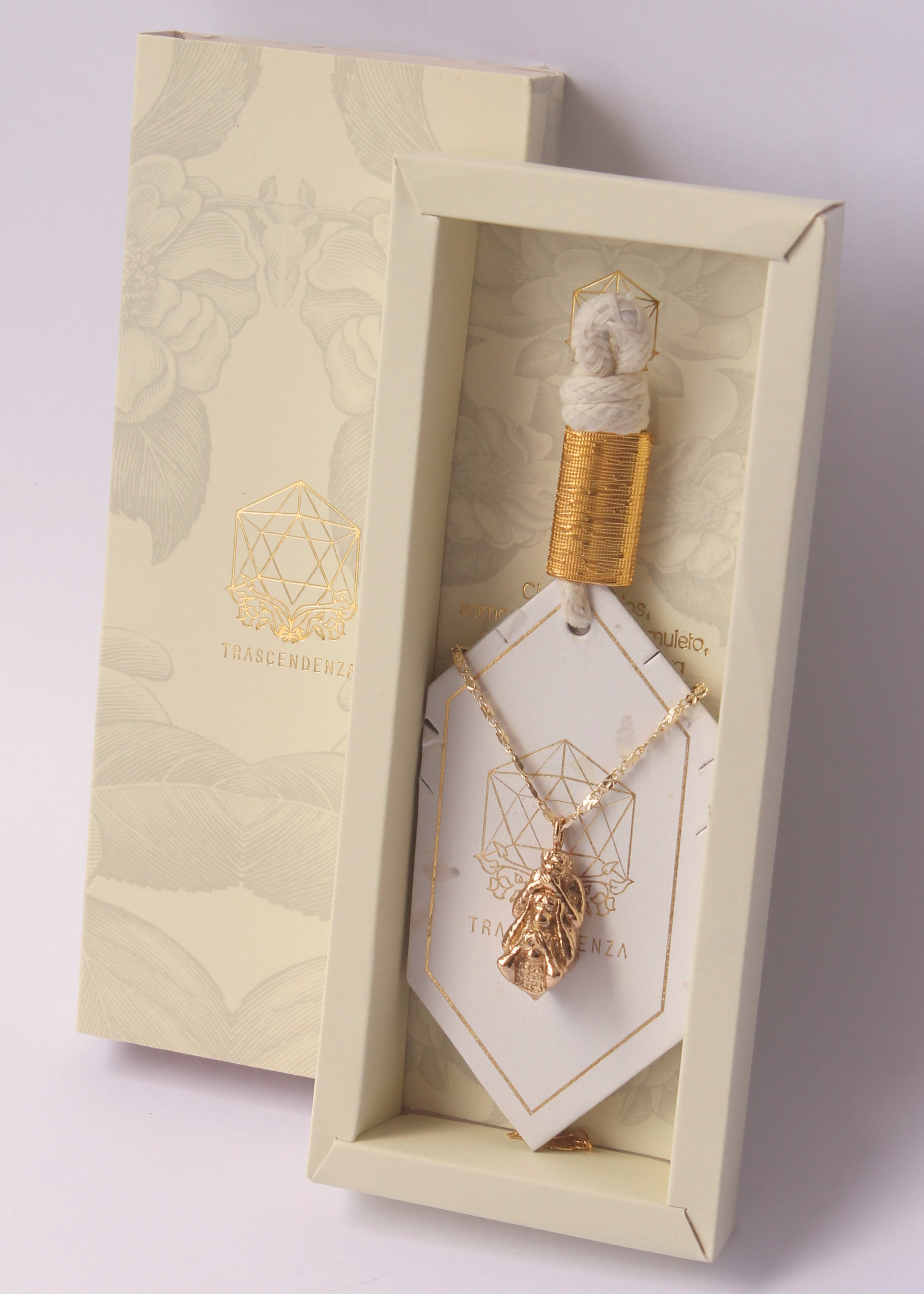 Collar Monos Tótem Coherencia